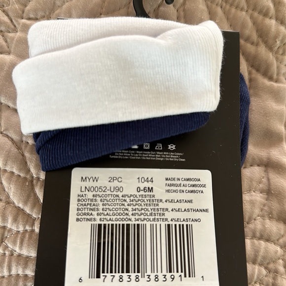 🌻Host Pick 🌷Nike baby beanie/booties set - Picture 4 of 5